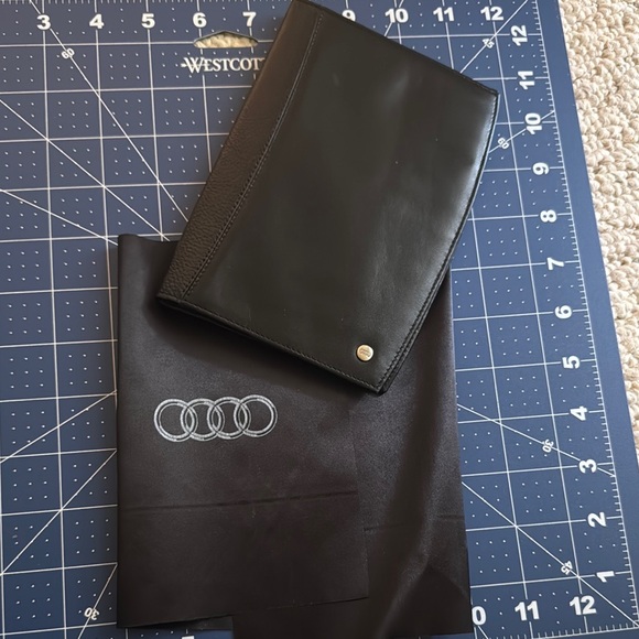 Audi travel wallet. - Picture 1 of 7